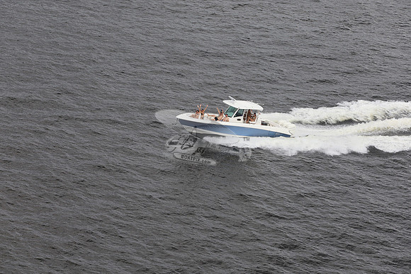 Boston whaler.outrage.3