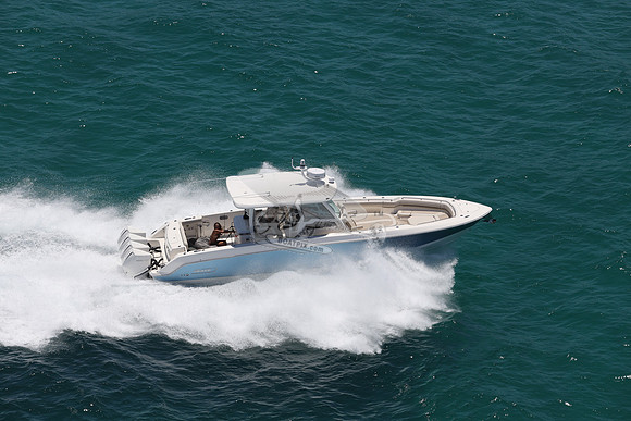 BOSTON WHALER.BLUE HULL.3116