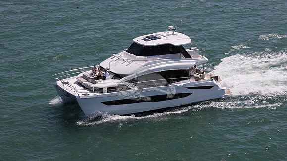 AQUILA YACHT.33