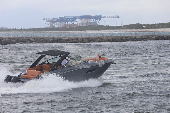 cruisers yachts.2 merc.gray hull.0579