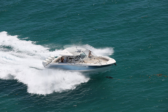 BOSTON WHALER.BLUE HULL.3120