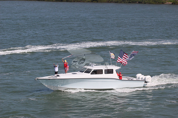 Cabin Boat.4 merc.1