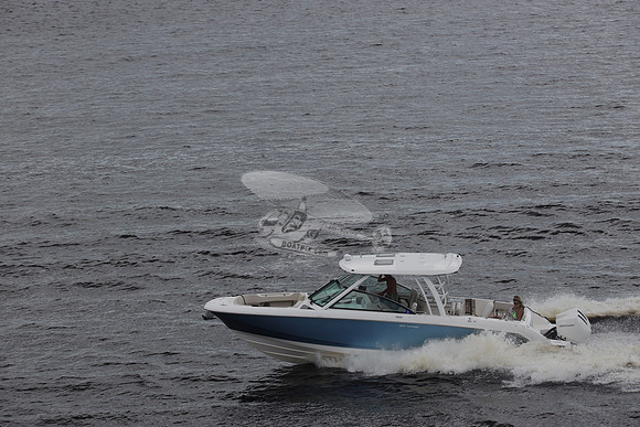 boston whaler.320.vantage.2
