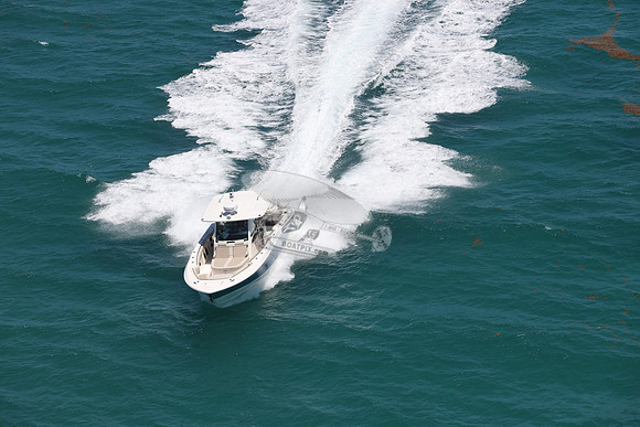 BOSTON WHALER.BLUE HULL.3129