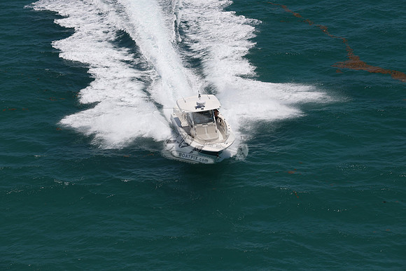 BOSTON WHALER.BLUE HULL.3127