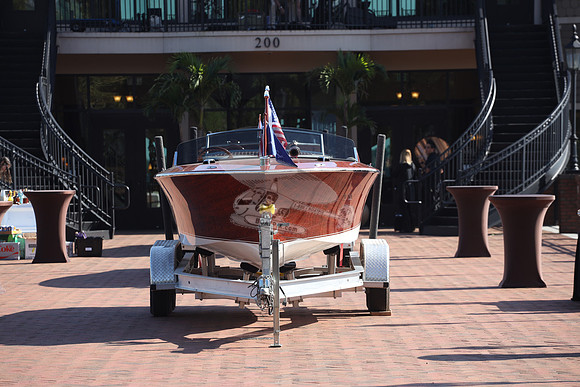 CHRIS CRAFT.BLUE WHITE FLAG.TRAILER.1