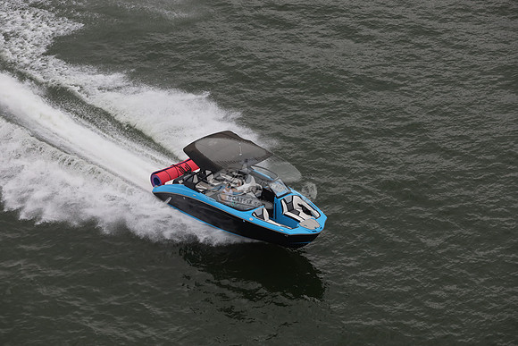 255x.blue.black.roll.bowrider.15