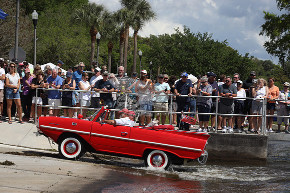 2H1501.AMPHICAR.RED.09