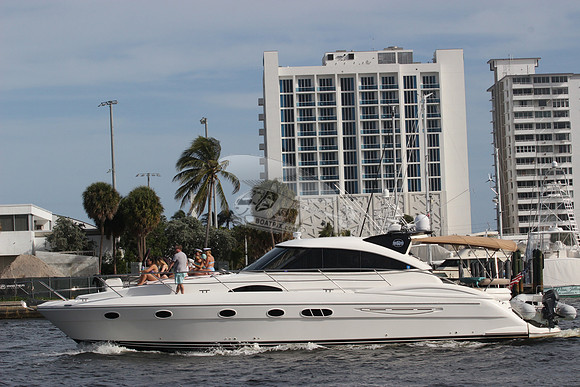 BOAT.WHITE HULL.N....03