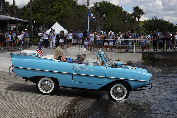 ABOAT2.BLUE.AMPHICAR.01