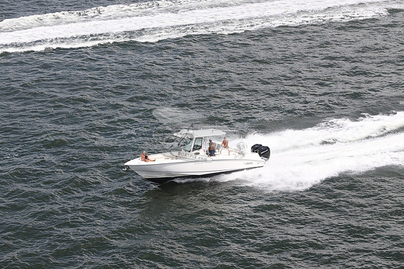 boston whaler.320 outrage.2