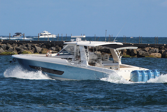 BOSTON WHALER42.FTL.05