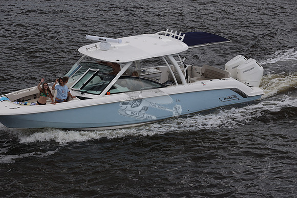 BOSTON WHALER.2 MERC.0484