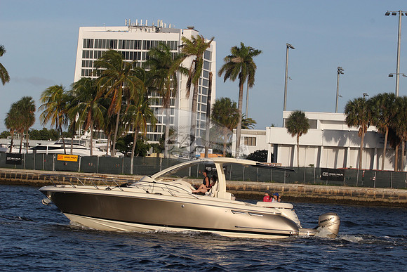 CHRIS CRAFT.FT. LAUD. FL.GOLD HULL.3 GOLD MOTORS.0304