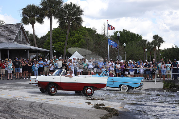 312196. WHITE RED.AMPHICAR.04