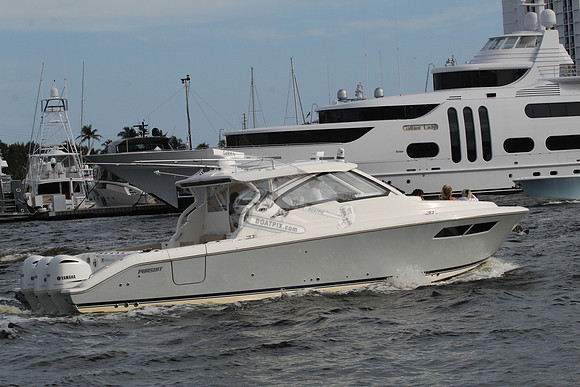 AMERICAN MADE.PURSUIT.GREY HULL.3 MOTORS.052