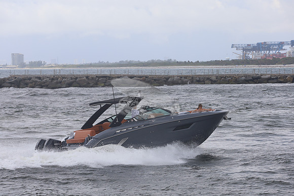 cruisers yachts.2 merc.gray hull.0578