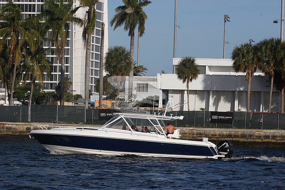 BOAT.NAVY BLUE HUL.3 MERCURYS.5