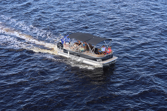 Avalon.pontoon.mercury.3