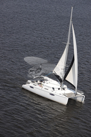 00000.CATAMARAN.056