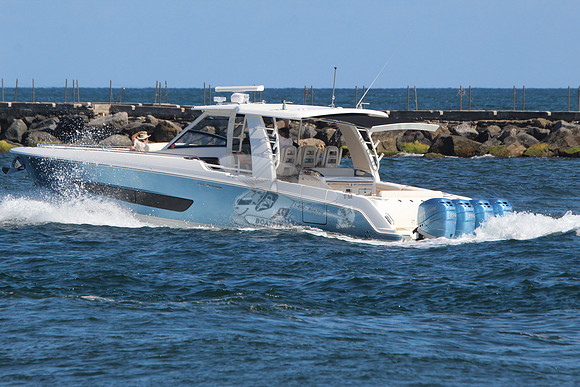 BOSTON WHALER42.FTL.04