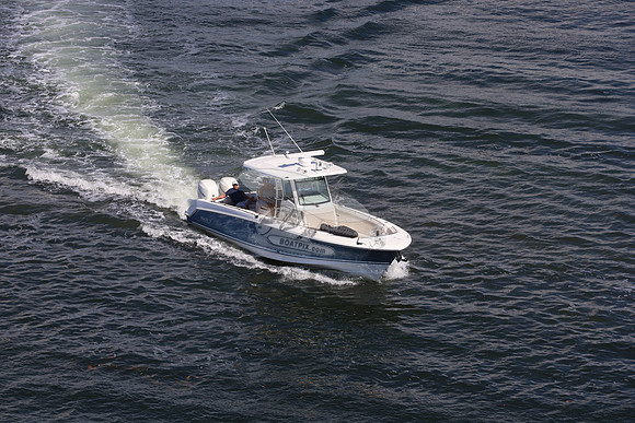 Boston Whaler.blue.2 merc.08