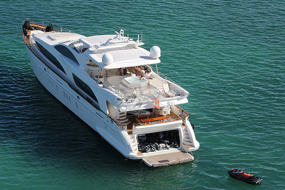 Azimut.red foreign flag.29