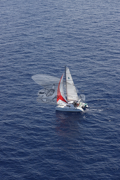 CHAMPAGNE MOMENT.SAIL38.07