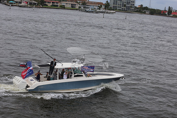 BOSTON WHALER.BLUE.2404