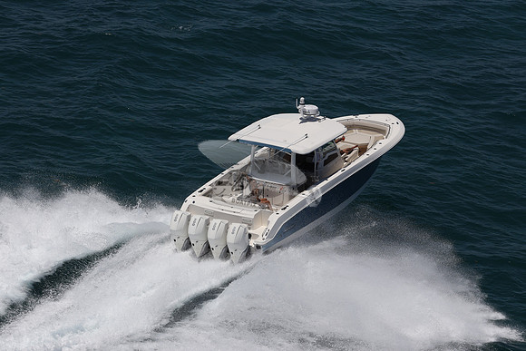 BOSTON WHALER.BLUE HULL.303