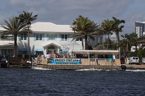 BREEZYTIKI CHARTERS.8845
