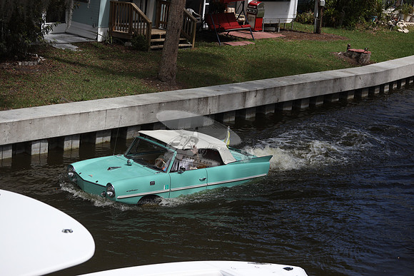 AMPHII.GREEN.WHITE TOP.AMPHICAR.08