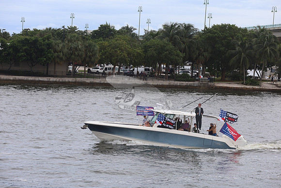 BOSTON WHALER.BLUE.233
