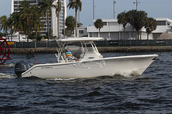 COBIA.WHITE HULL. 2 YAMAHAS.061