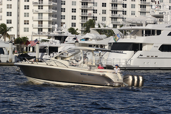 CHRIS CRAFT.FT. LAUD. FL.GOLD HULL.3 GOLD MOTORS.0309