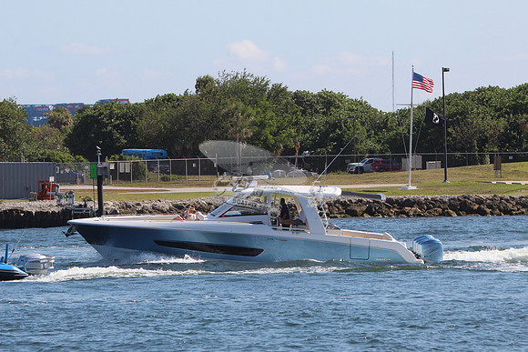 BOSTON WHALER42.FTL.02