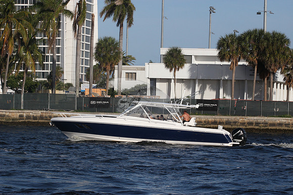 BOAT.NAVY BLUE HUL.3 MERCURYS.4