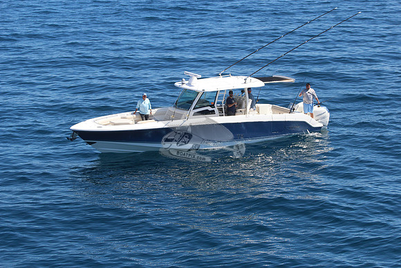 boston whaler.blue hull.3 merc 400.6215