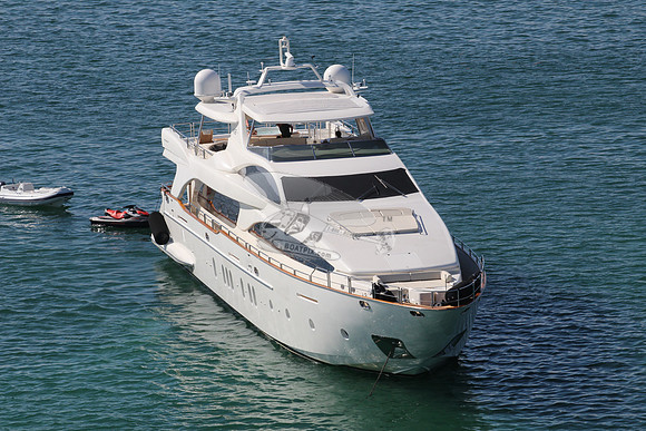 Azimut.red foreign flag.06
