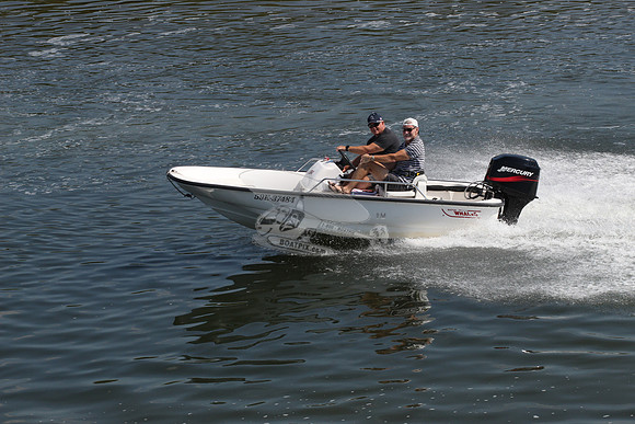 59E37484.BOSTON WHALER.7984