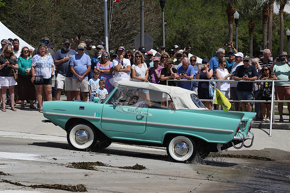 AMPHII.GREEN.WHITE TOP.AMPHICAR.23