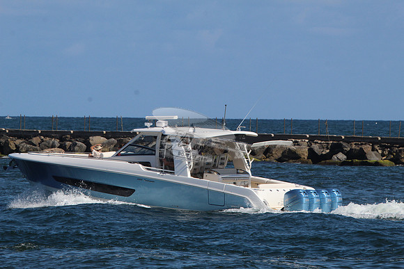 BOSTON WHALER42.FTL.03