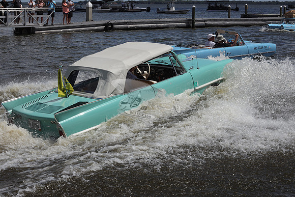 AMPHII.GREEN.WHITE TOP.AMPHICAR.14