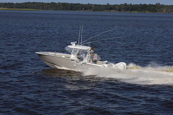 cape horn.tan hull.2 white yamaha.7292