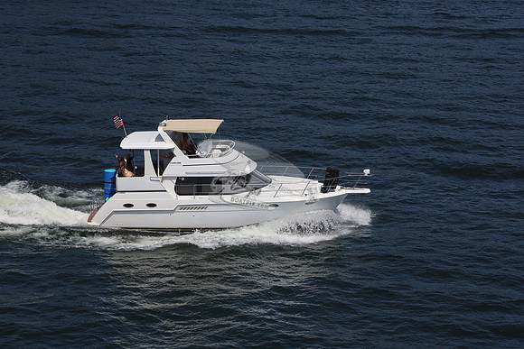 Carver motor yacht. 02