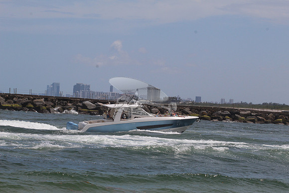 BOSTON WHALER42.BLUE HULL.6
