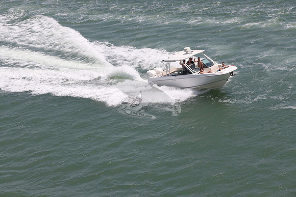 BOSTON WHALER.2 MERCURYS.10