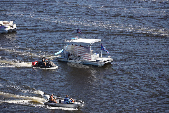 mi1302cc.pontoon american flag.3