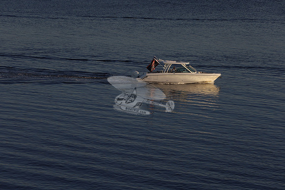 boston whaler.320 vantage.07