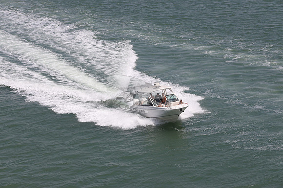 BOSTON WHALER.2 MERCURYS.14